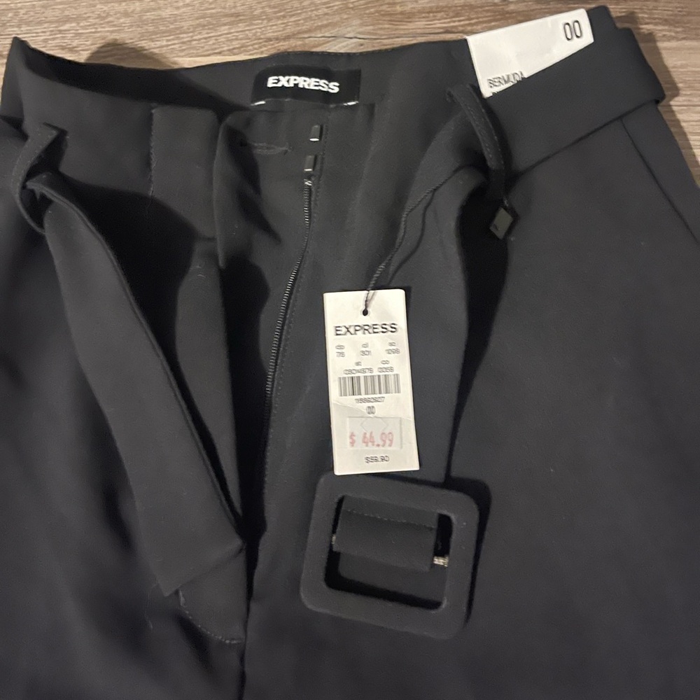 Women’s‎ Express Belted Shorts - Picture 2 of 3